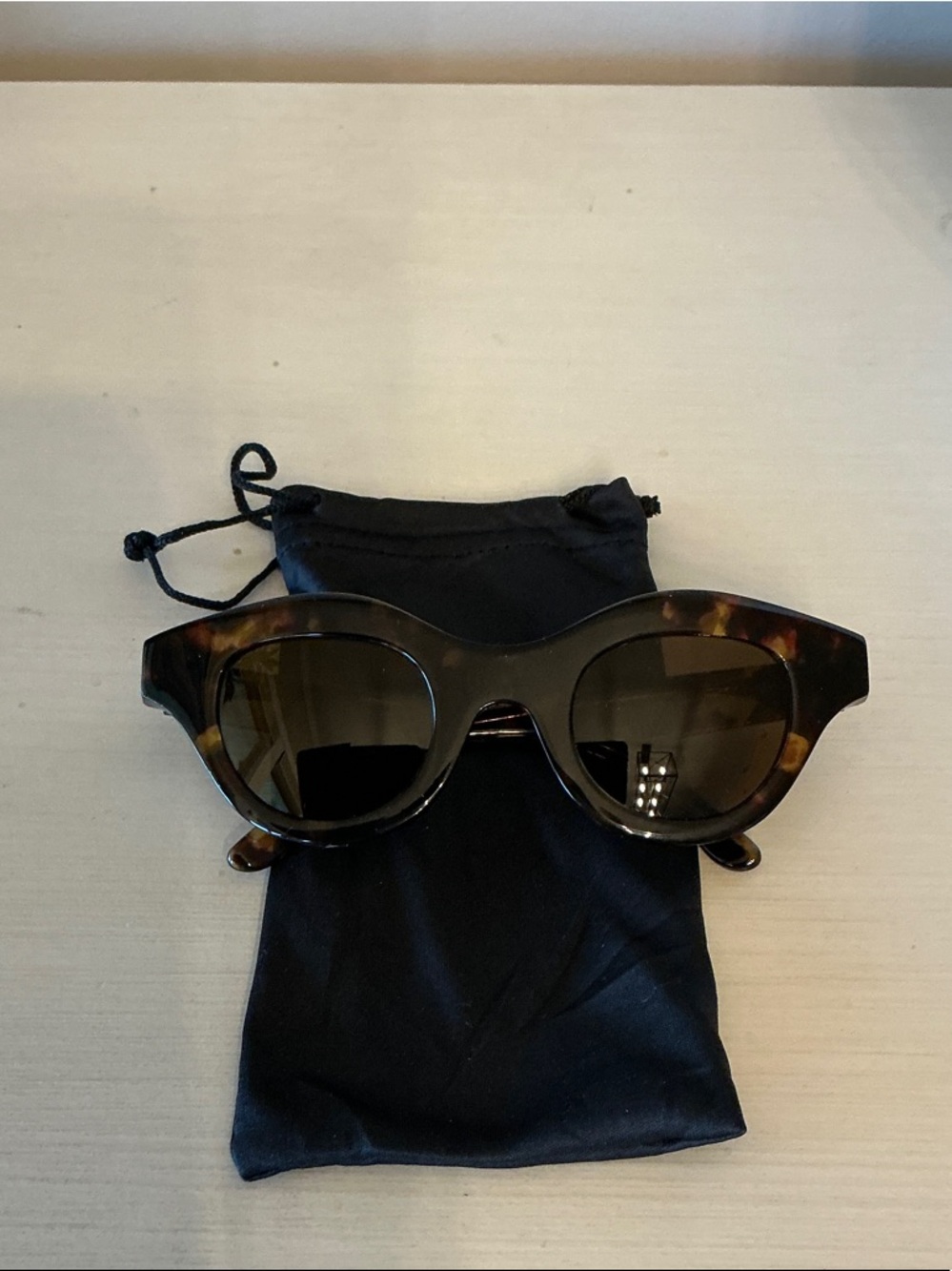 Authentic, Vera Wang Tortoiseshell Round Sunglasses with Brown Lenses - Picture 10 of 12